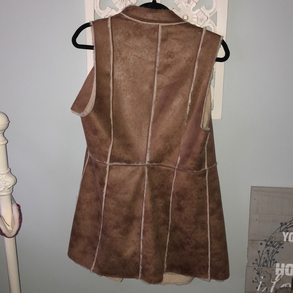 •Fur Vest• - Picture 4 of 5